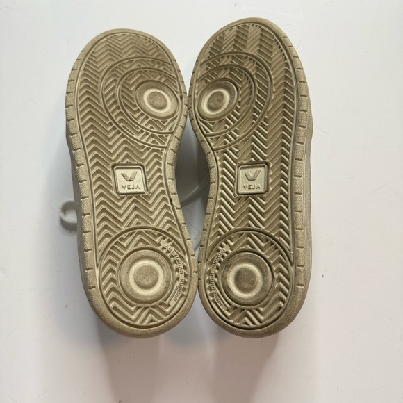 Veja White and Green Classic Sneakers - Picture 10 of 10